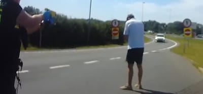 Dronken bestuurder aangehouden op A2 bij Bruchem: getaserd na verzet en spuugt agente in gezicht