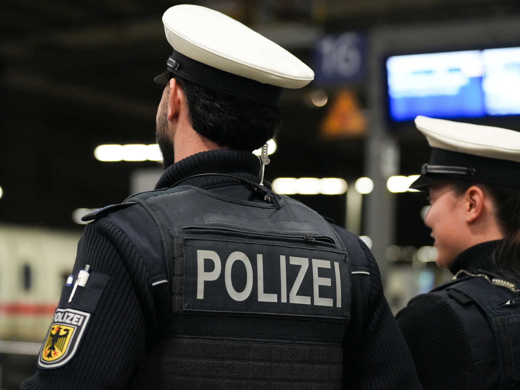 Duitse agenten schieten vermist doof meisje (12) neer dat hen met messen aanvalt