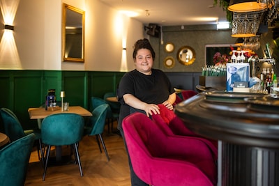 Lizzel (28) opent Caribisch restaurant in Den Bosch: ‘Gegrilde kip is écht Curaçao op je bord’