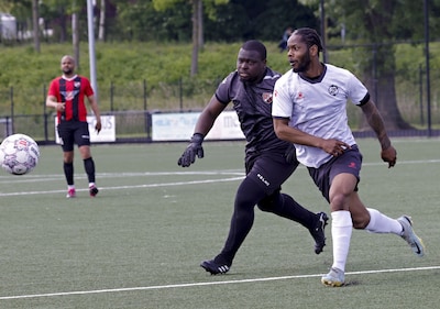 Amateurvoetballer gaat achter scheids aan en is lidmaatschap kwijt: ‘Hiermee maken we direct korte metten’