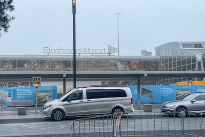 Mist zorgt voor vertragingen en omleidingen op Eindhoven Airport: drie vluchten omgeleid
