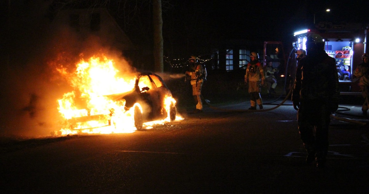 Auto uitgebrand op de Ige Galamawei in Oudega