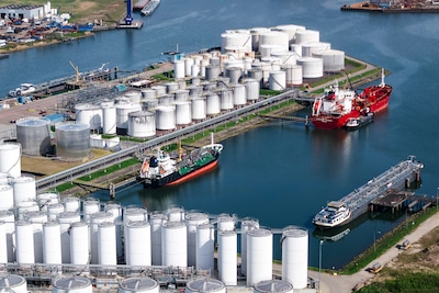 Consumer fears war, investor counts on peace