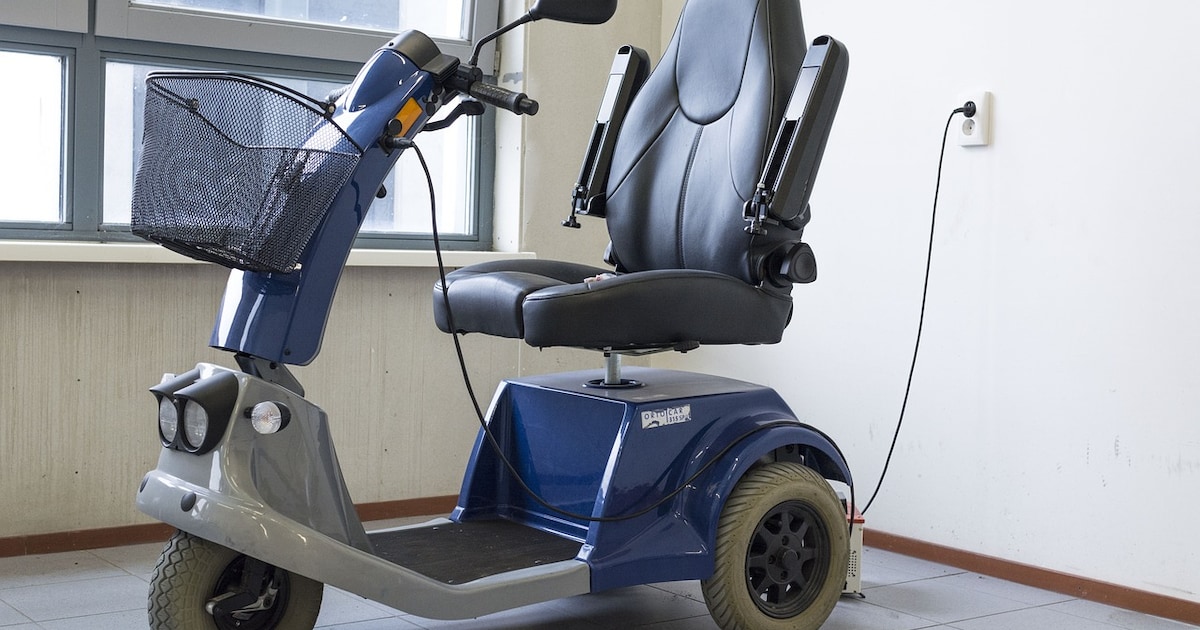 Scootmobieltraining in Harlingen geeft uitleg over verkeer en praktijk