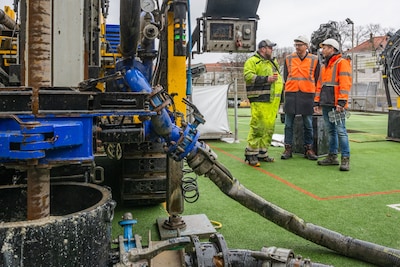 Den Haag test nieuw systeem: koelere sportvelden en warmte uit kunstgras