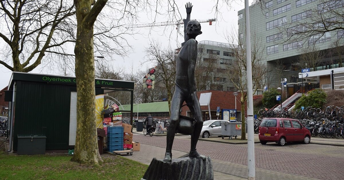 Nico Rijsbergen ontvangt Cornelis Joppenszoon-beeldje in Leiden