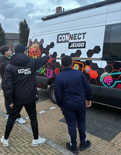 Jongerenbus West Betuwe start met rijdende ontmoetingsplek voor jongeren