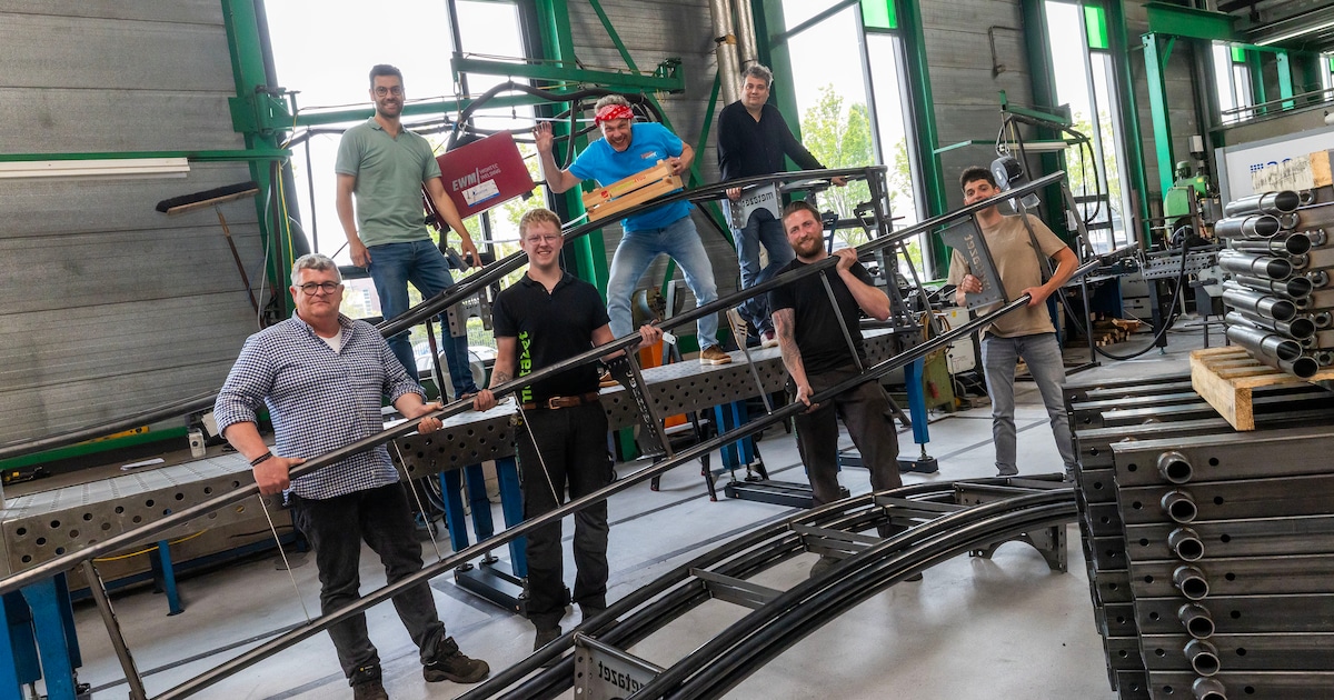 Feestweek Honselersdijk komt met nieuw spektakel: 100 meter ‘tomatenplukken’ in de Dijkstraat