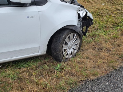 Auto flink beschadigd na ongeluk aan Lawickse Allee in Wageningen