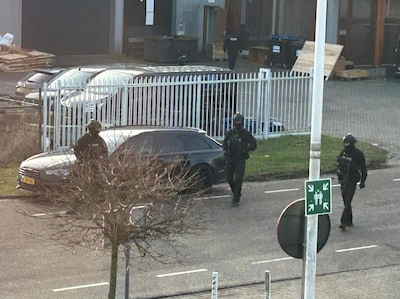 de-douane-in-actie-vorige-week-op-het-bedrijventerrein-moerdijk