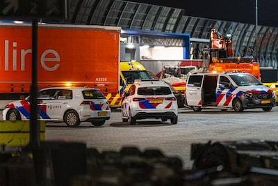 Vijftien verstekelingen aangetroffen op bedrijfsterrein in Vlaardingen, twee minderjarigen