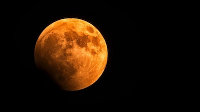 Na de zonsverduistering krijgen we een maansverduistering: vroeg opstaan voor oranje spektakel