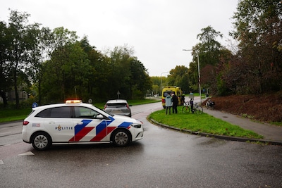 Fietser gewond na botsing met auto op de Waallaan in Zwolle