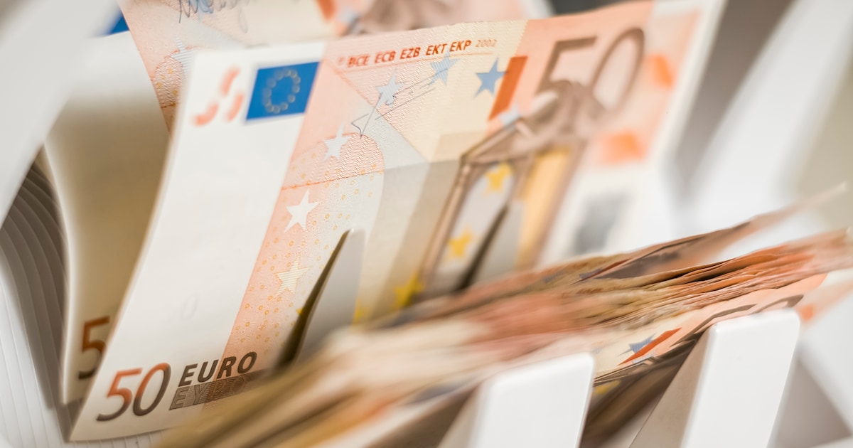 Woning in Amsterdam Nieuw-West gesloten na vondst vier vuurwapens en ‘grote hoeveelheid’ drugs