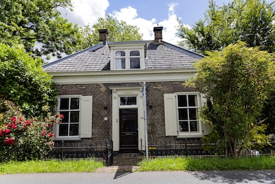 Rentenieren in weelderige achtertuin mét jacuzzi