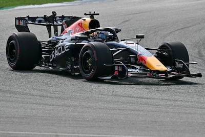 Max Verstappen begonnen aan enige training op stratencircuit in Singapore