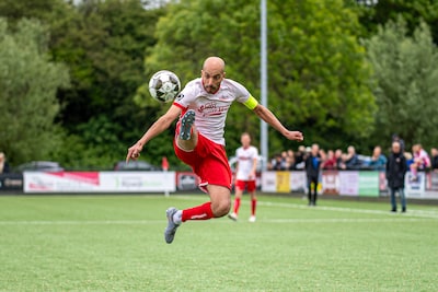 Speler Semper Altius scoort vanaf middenstip winnende doelpunt: ‘Probeerde het maar’