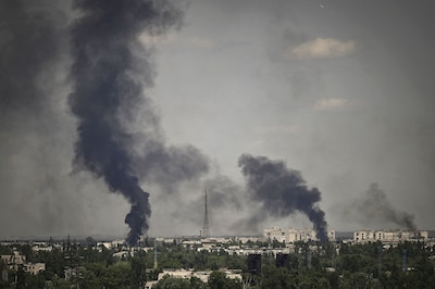 Oekraïne valt olieraffinaderij, militair vliegveld en pakhuis Russische webwinkel aan