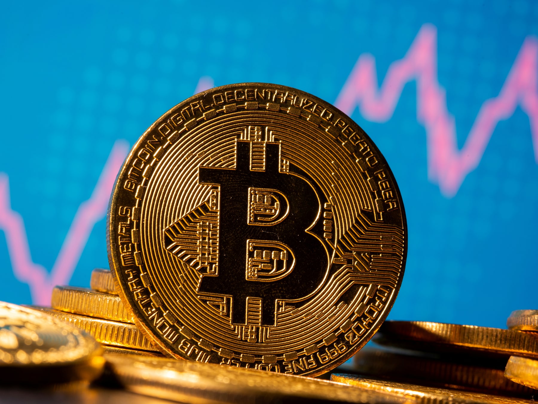 Tesla investeert 1,5 miljard dollar in bitcoin, prijs breekt direct records  | Tech | AD.nl