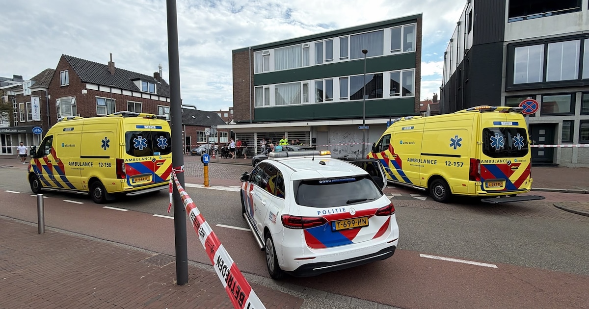 Fietser gewond na aanrijding met auto in Beverwijk, traumahelikopter opgeroepen