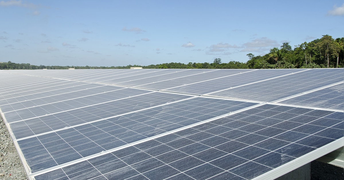 Gemeenten onderzoeken zonne-energie langs snelwegen in Friesland