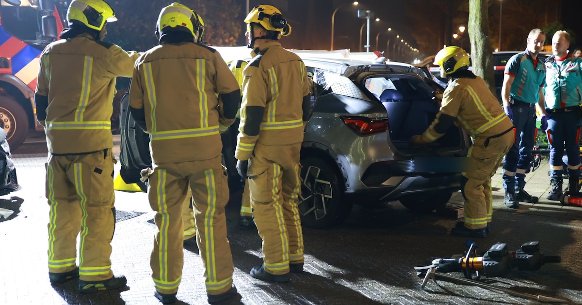 Twee zwaargewonden na ongeval tussen auto en taxi in Nootdorp