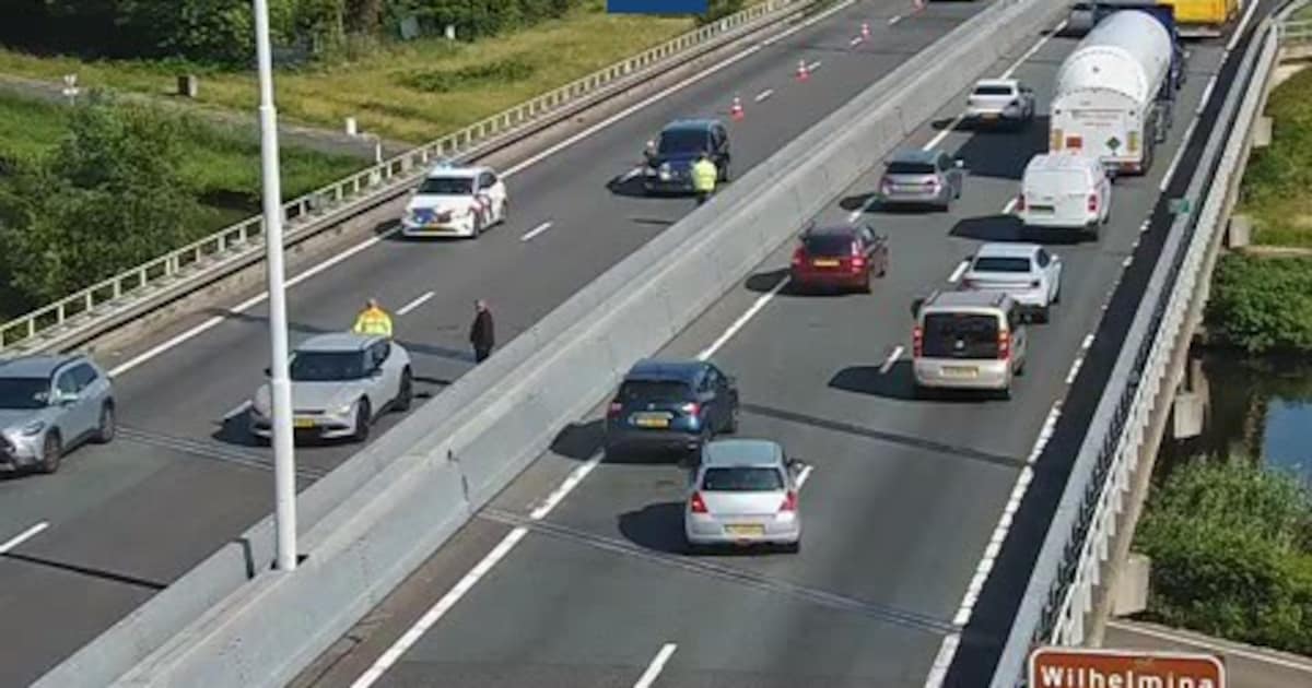 Kapotte vrachtwagen op A58 bij Breda zorgt voor flinke vertraging richting Tilburg