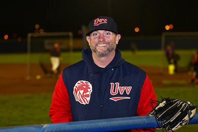 Amerikaanse honkbaltrainer en singer-songwriter Chad Abernathy (43) keert terug bij UVV: ‘Ik wilde m