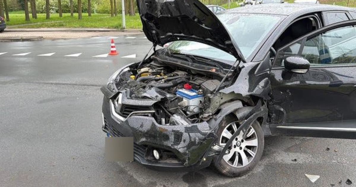 Twee auto's in botsing op de Welterlaan in Heerlen