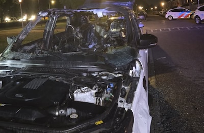 Auto zwaar beschadigd door brand in Helmond, politie vermoedt brandstichting