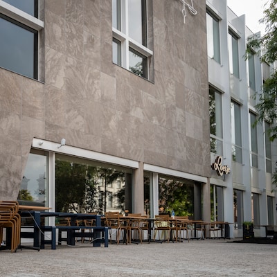 Ooit vonnissen, nu jus en biefstuk: zo ziet de nieuwe vestiging van biefstukrestaurant Loetje eruit