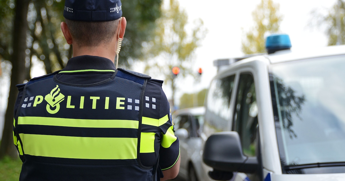 Politieagent in gezicht gestompt bij aanhouding van doorrijder na ...