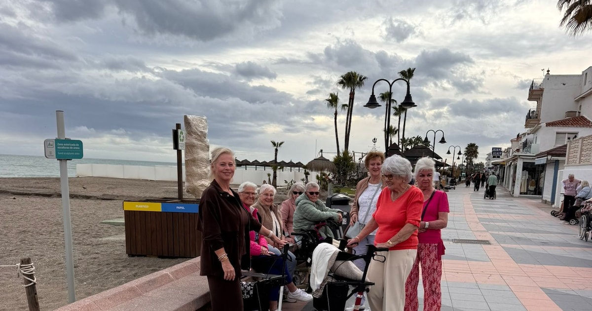 Karin neemt tachtigers en negentigers mee op vakanties in Spanje: ‘Of ze nou hier een hartaanval kri
