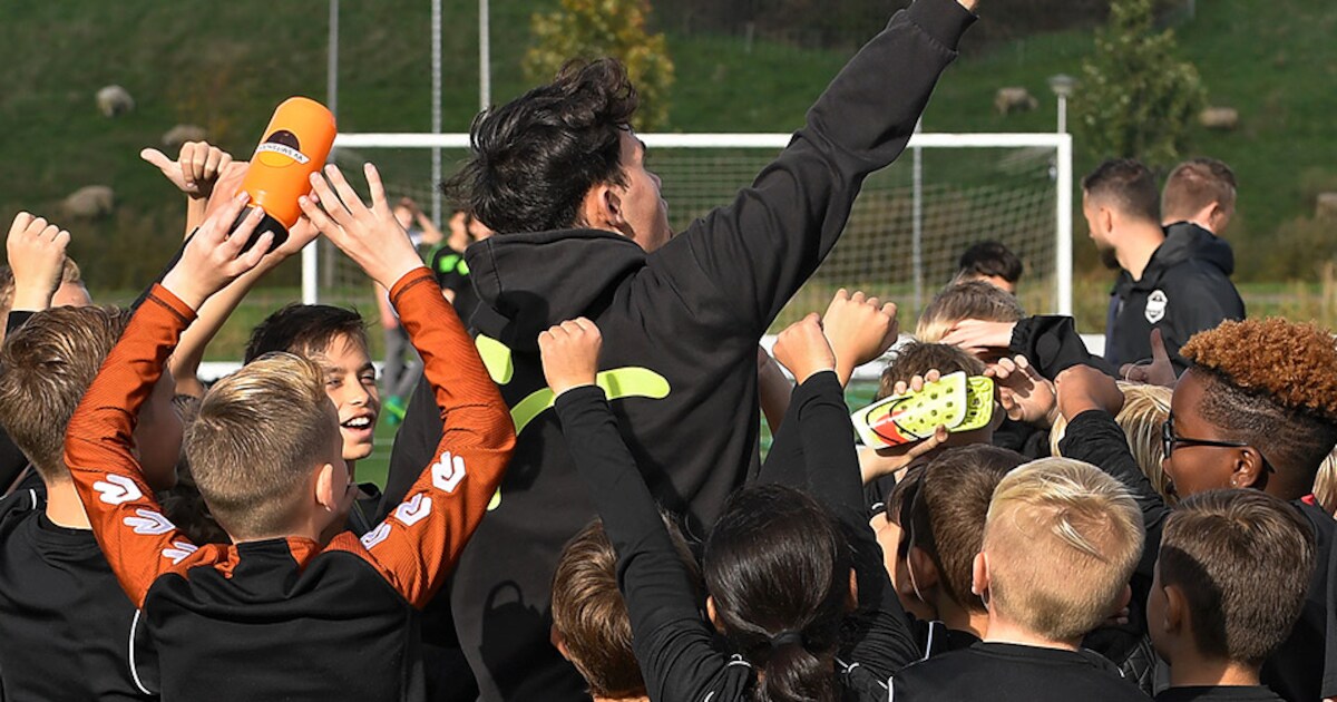 voetbaldag-bij-vv-alblasserdam-met-oud-profvoetballer-luigi-bruins