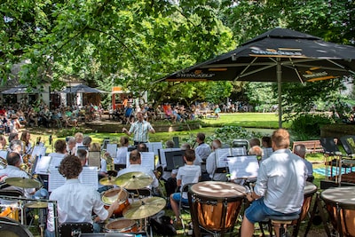 Zomerconcert in Carolinapark Dieren brengt muziek tot leven