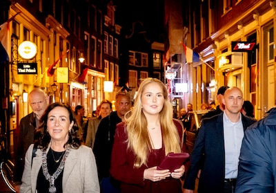 Going out with Amalia is wilder than with a minister