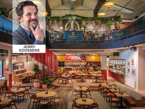 Weemoedig liep Jerry door de zaal waar Kurt Cobain, Prince en Anton Mussert ooit ook stonden