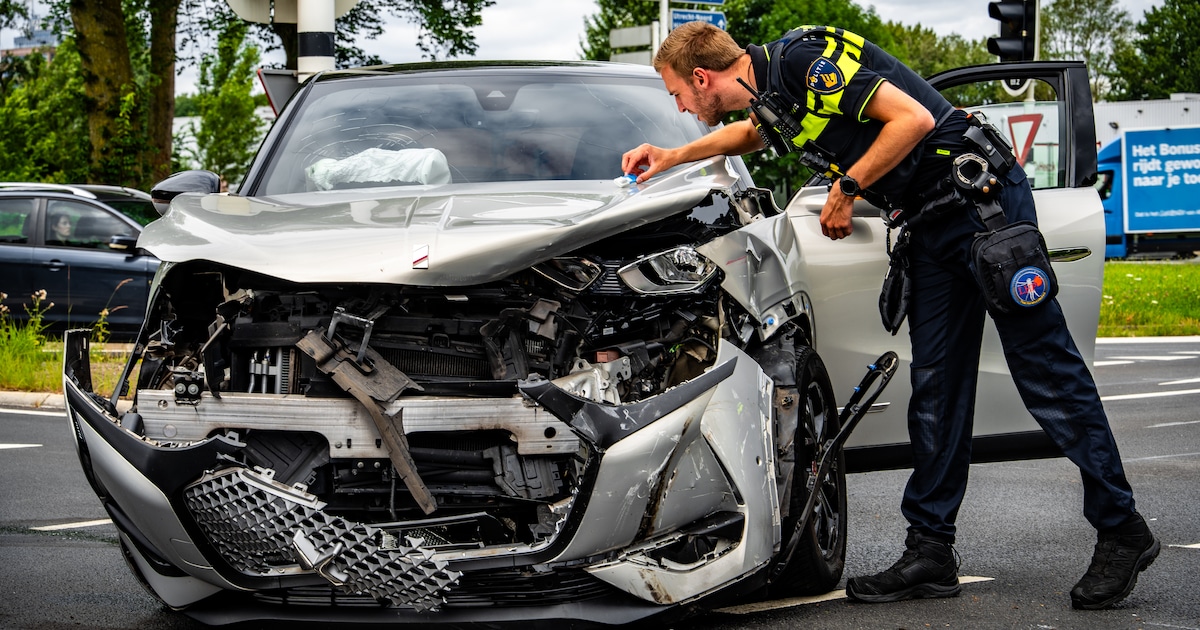Harde botsing tussen twee auto's in Maarssen