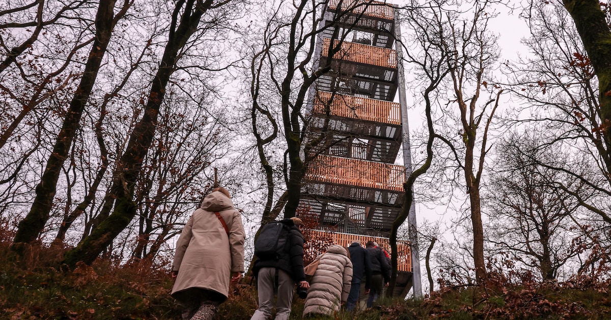 De uitkijktoren in Loenen is weer open, probleem met bouten is opgelost