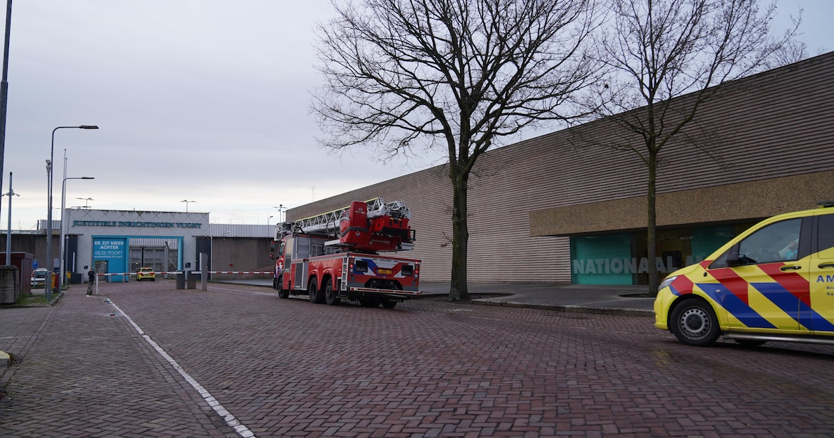 Man sticht brand in zijn cel in de PI Vught, medewerkers en patiënten gecontroleerd in ambulance