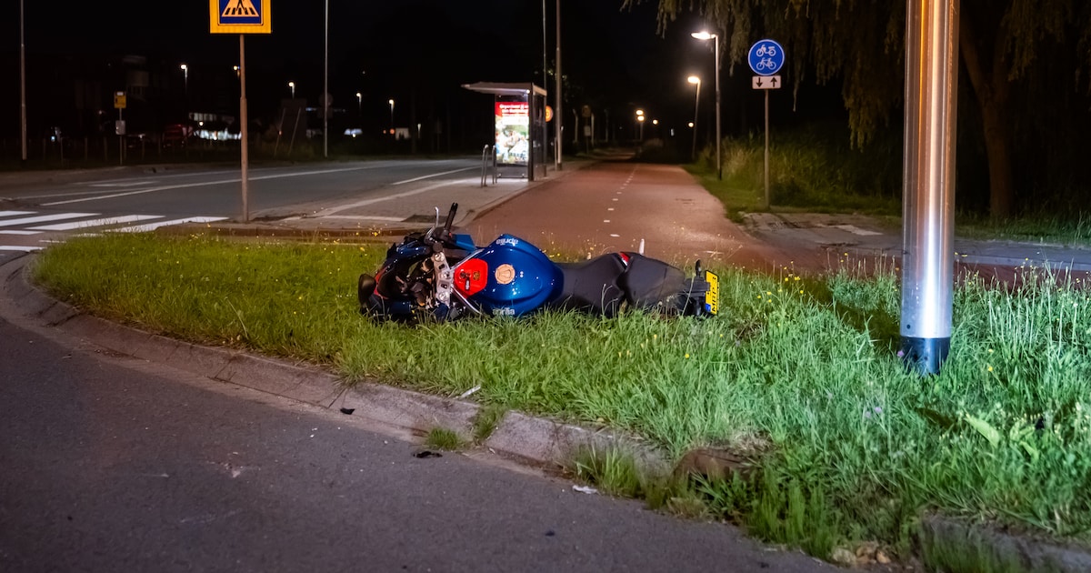 Twee gewonden na motorongeluk op rotonde in Barendrecht