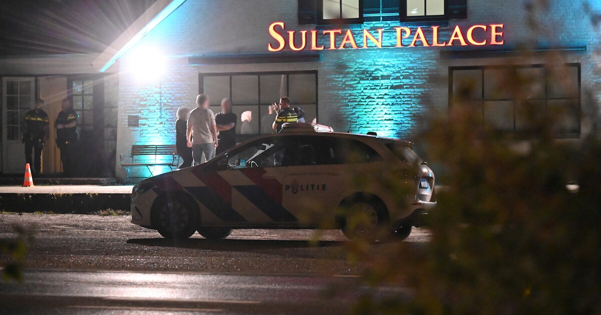 Twee verdachten opgepakt na gewapende overval op Sultan Palace in Rijsbergen, politie trekt wapen bi