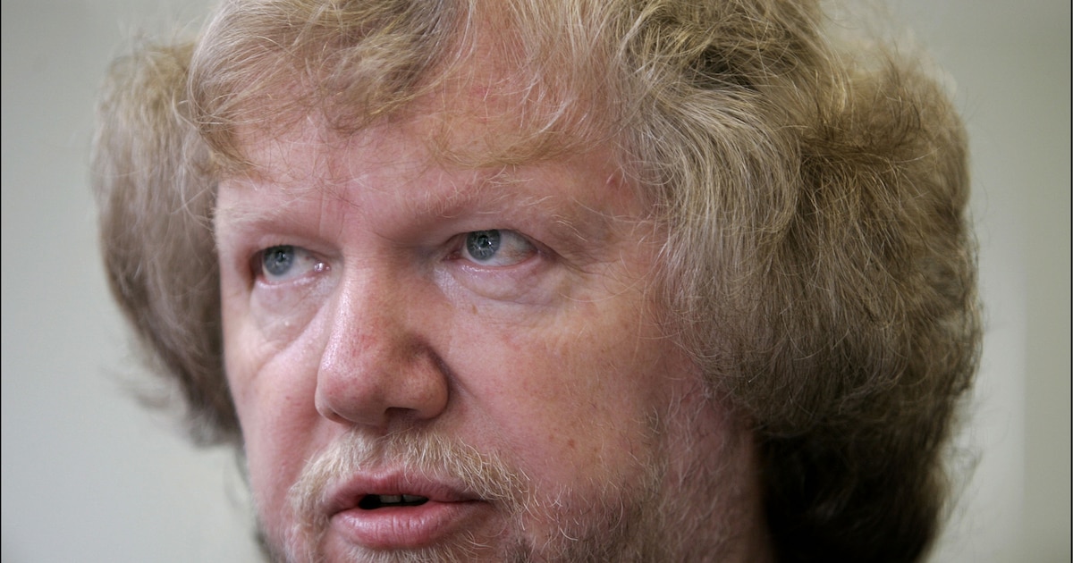 Damclub Ons Genoegen viert 90-jarig bestaan met bezoek Ton Sijbrands