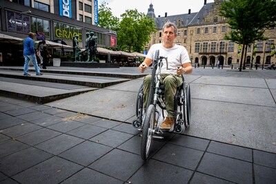 Mensen met een beperking ervaren obstakels in Rotterdam: ‘Ik moet kilometers rijden voor een tramhalte’