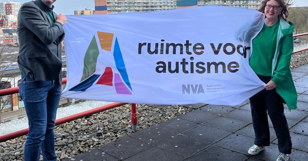 Maassluis hijst vlag tijdens Autismeweek