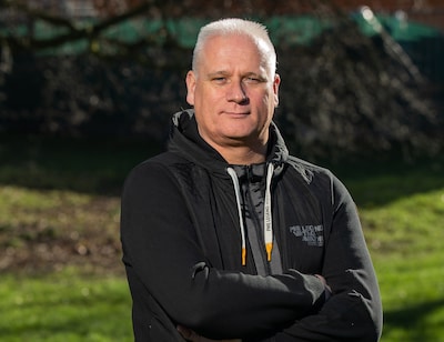 Broeders van Haaren stellen onderlinge strijd even uit: ‘Hardcoreparty kun je niet laten schieten to