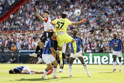 Shaqueel van Persie helpt Feyenoord in laatste test voor eredivisiestart aan winst Kuip Cup tegen Atalanta
