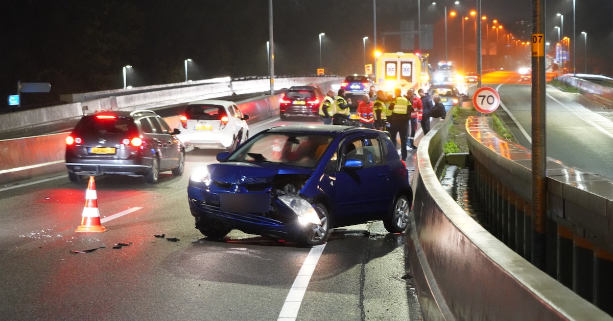 Automobilist vliegt uit beruchte bocht op N370 bij Groningen