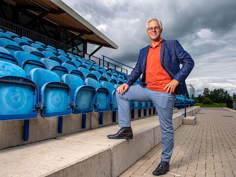 Maakt voetbalclub Veensche Boys te veel lawaai? De buurman vindt van wel: ‘Ik ervaar zeven dagen overlast’