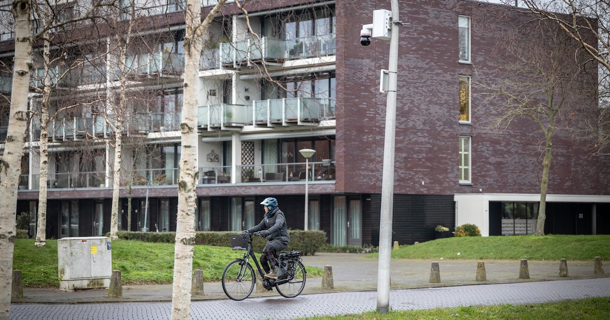 Camera tegen vuurwerkoverlast wisselend ontvangen en hield jongeren niet tegen: ‘Ze zwaaiden ernaar’